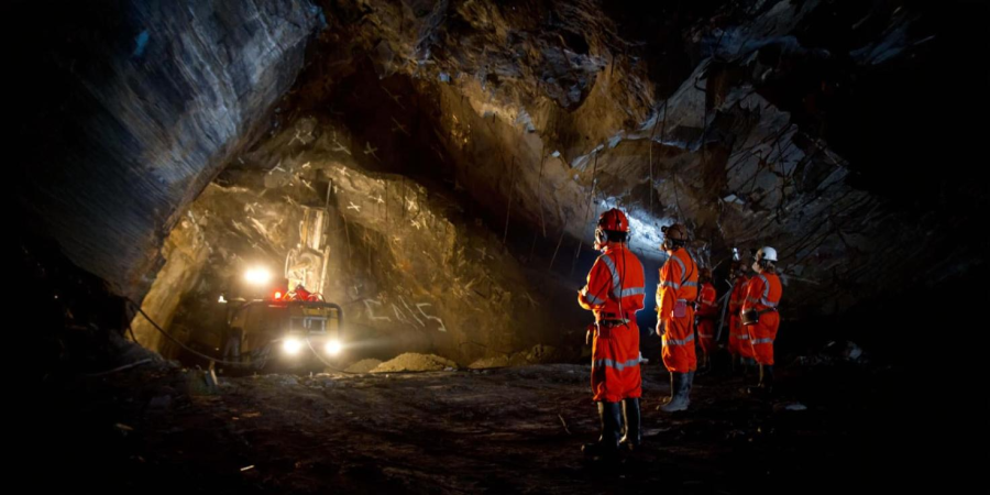 AngloGold Ashanti investirá R$ 1,1 bilhão no Brasil em 2025 e projeta expansão de 7% até 2027