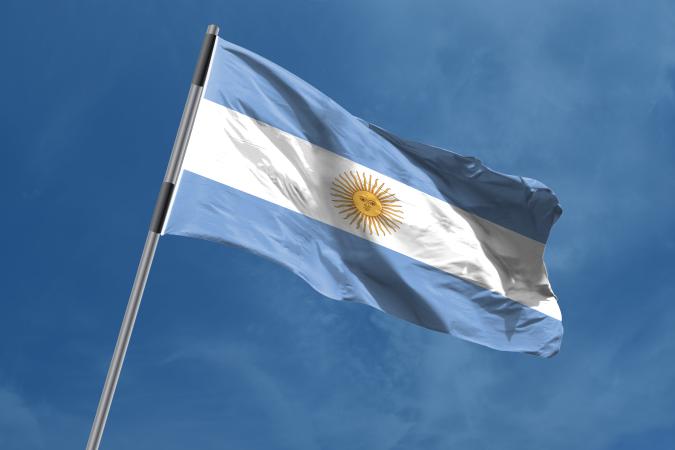 Indústria argentina tem pior desempenho em 22 anos, com queda de 6,3% na produção em 2024